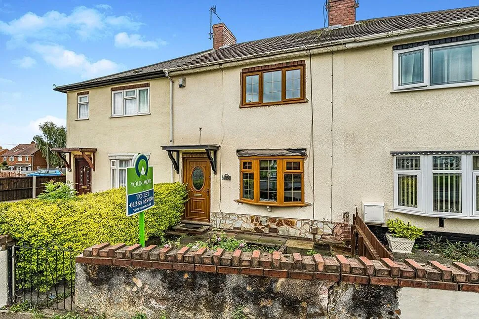 2 bed house to rent — Queen Street, Pensnett, West Midlands, DY5