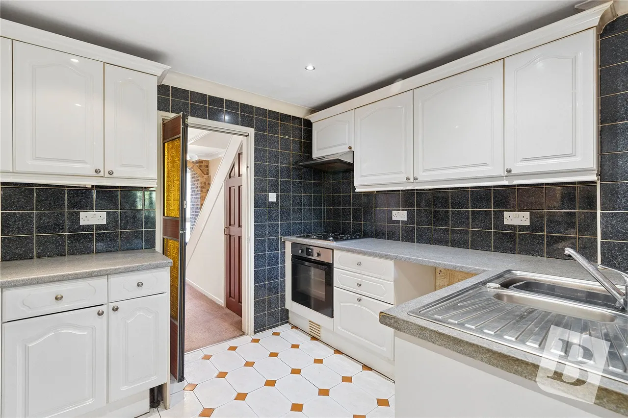 Long Lynderswood, Basildon, SS15, photo 3