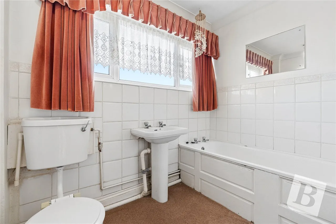 Long Lynderswood, Basildon, SS15, photo 12