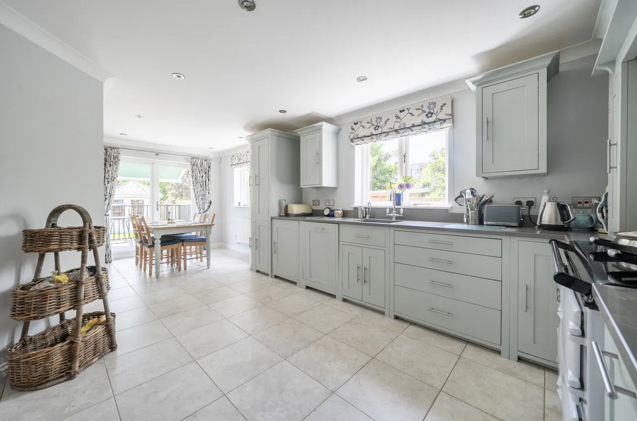 Wades Close, Marden, TN12, photo 3