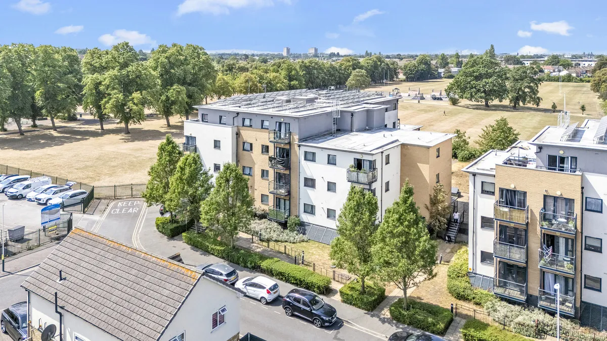 1 bed flat for sale, Cottons Approach, Romford, RM7