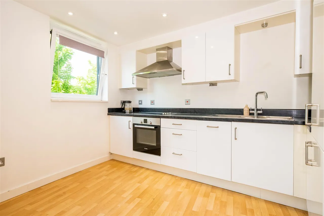 Southwell Park Road, Camberley, photo 9