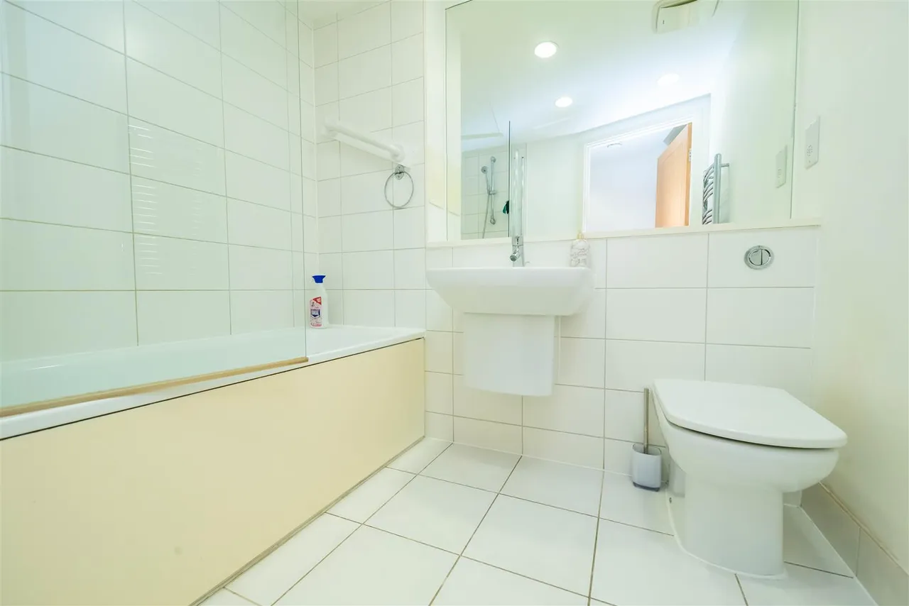 Southwell Park Road, Camberley, photo 8