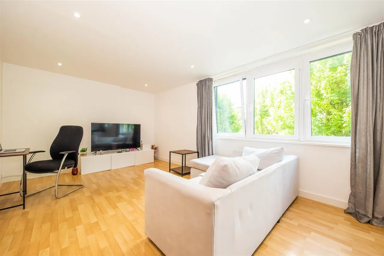 Southwell Park Road, Camberley, photo 5