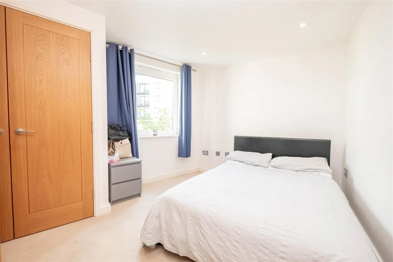 Southwell Park Road, Camberley, photo 4
