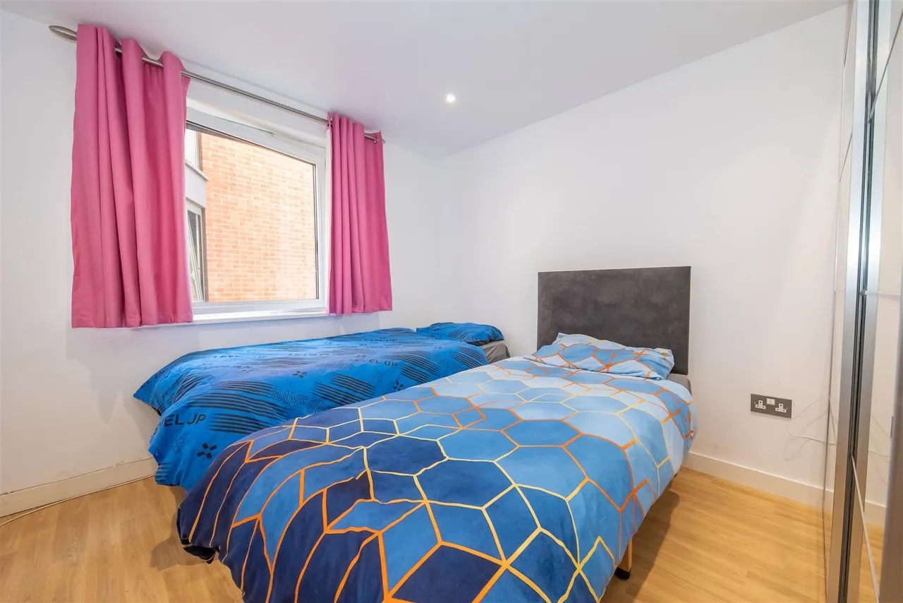 Southwell Park Road, Camberley, photo 7