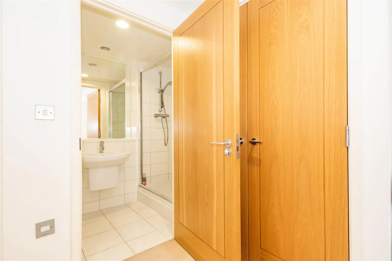 Southwell Park Road, Camberley, photo 11