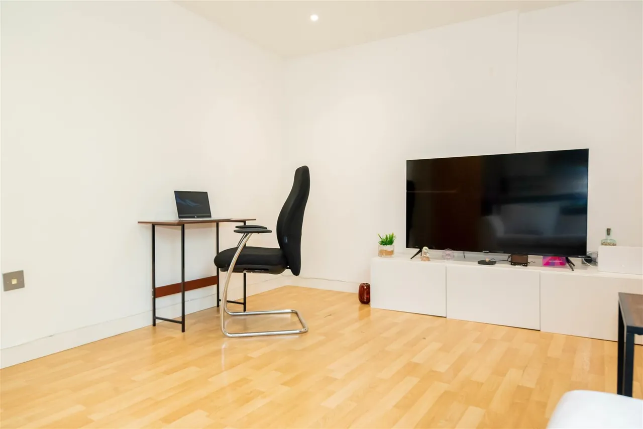 Southwell Park Road, Camberley, photo 10