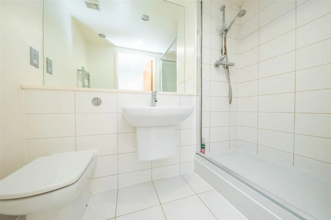 Southwell Park Road, Camberley, photo 6