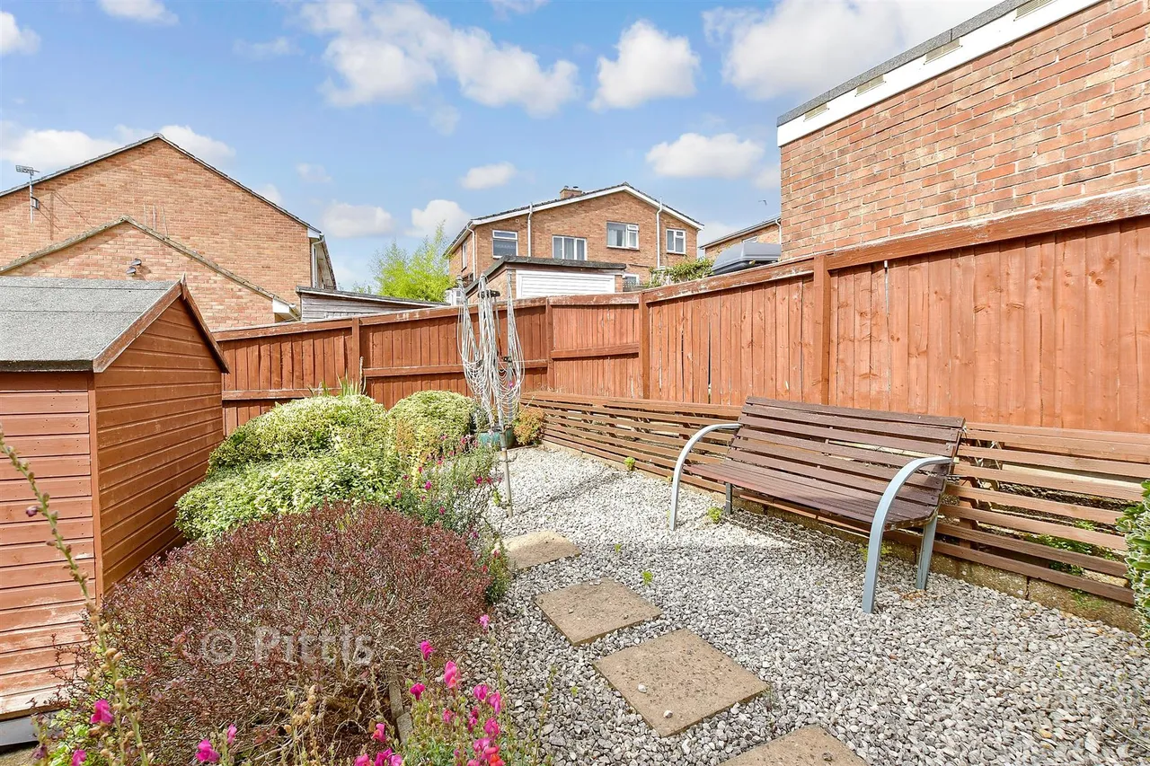 Vicarage Walk, Newport, PO30, photo 11