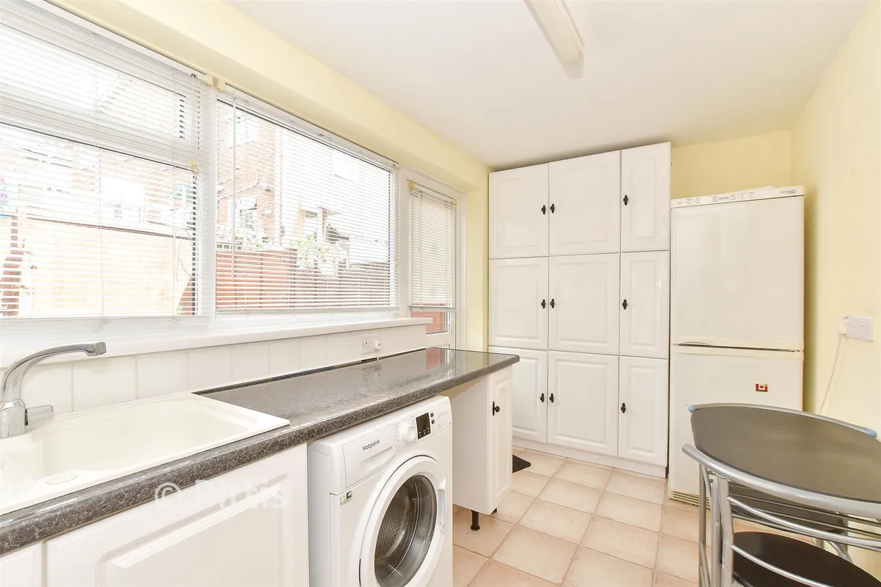 Vicarage Walk, Newport, PO30, photo 5