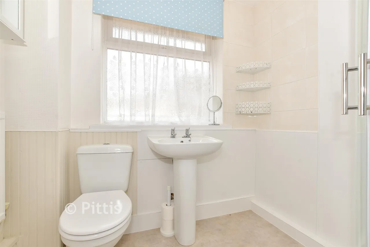 Vicarage Walk, Newport, PO30, photo 10