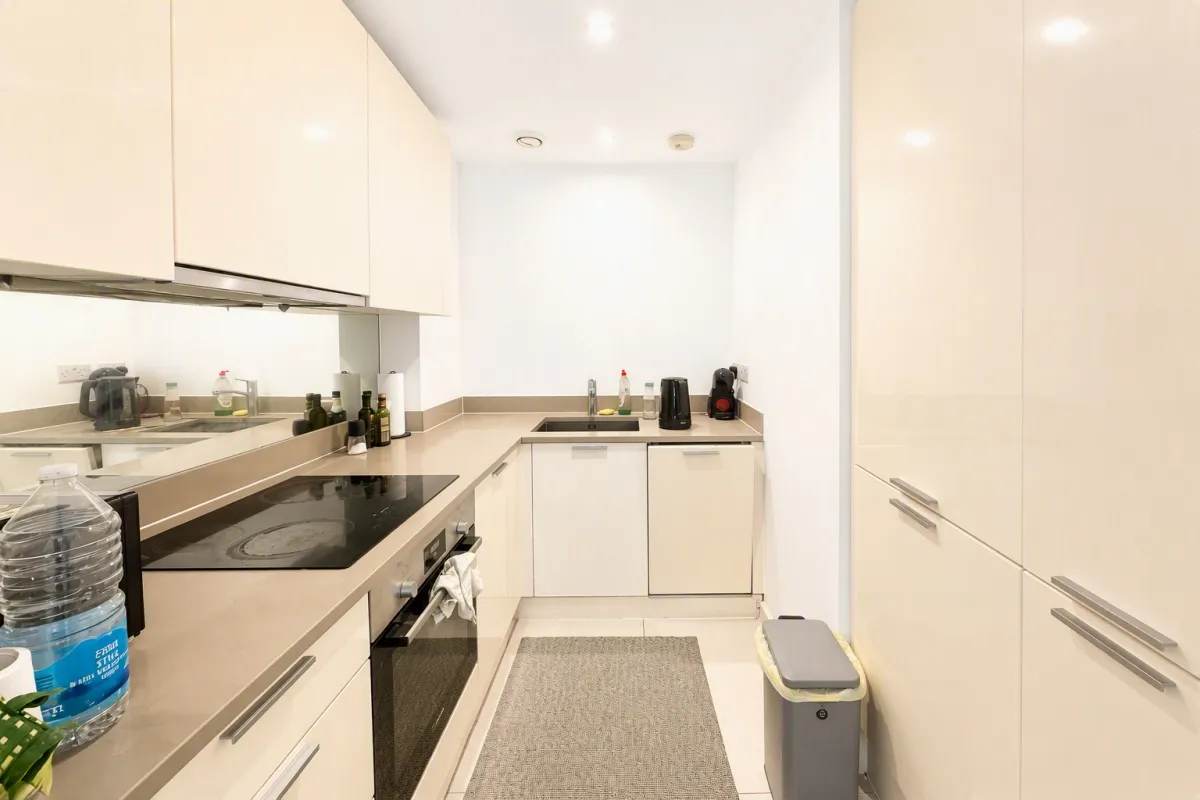 Station Approach, Hayes, UB3, photo 6