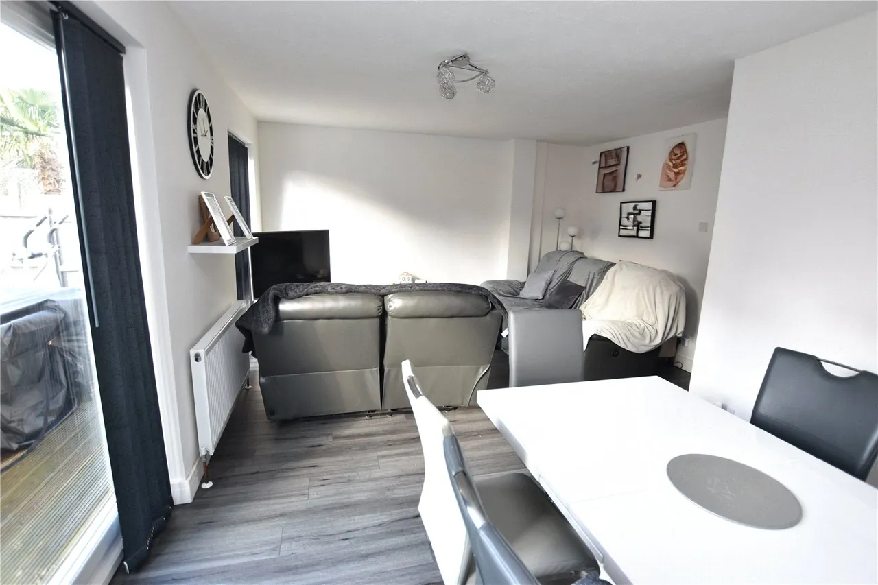 Woburn Avenue, Farnborough, Hampshire, GU14 7EQ, photo 9