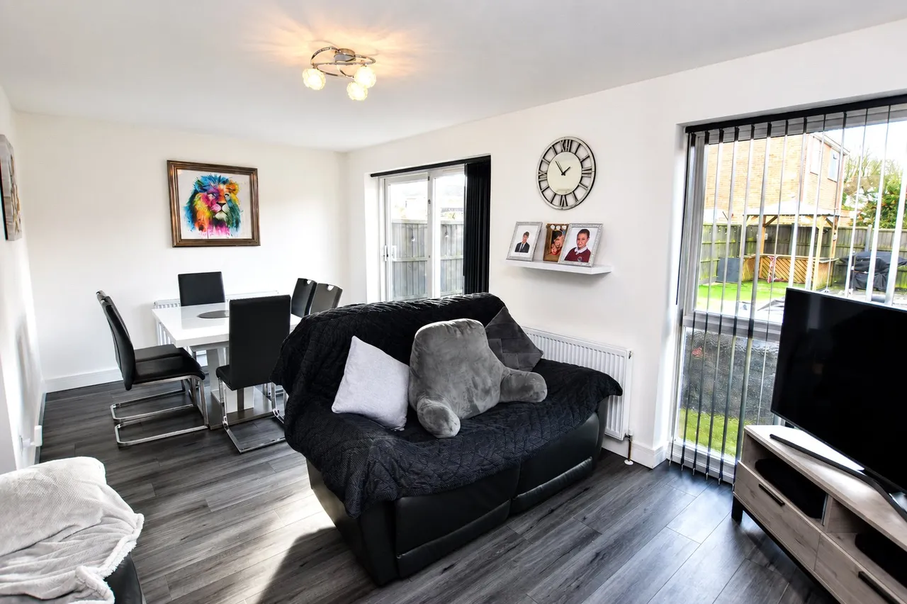 Woburn Avenue, Farnborough, Hampshire, GU14 7EQ, photo 2
