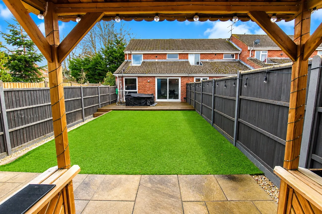 Woburn Avenue, Farnborough, Hampshire, GU14 7EQ, photo 4