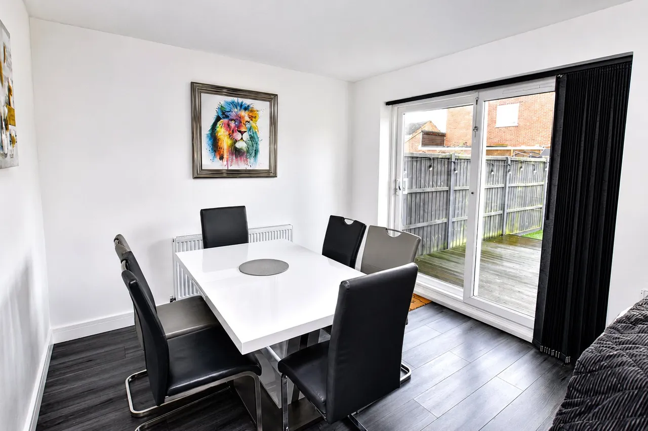 Woburn Avenue, Farnborough, Hampshire, GU14 7EQ, photo 5