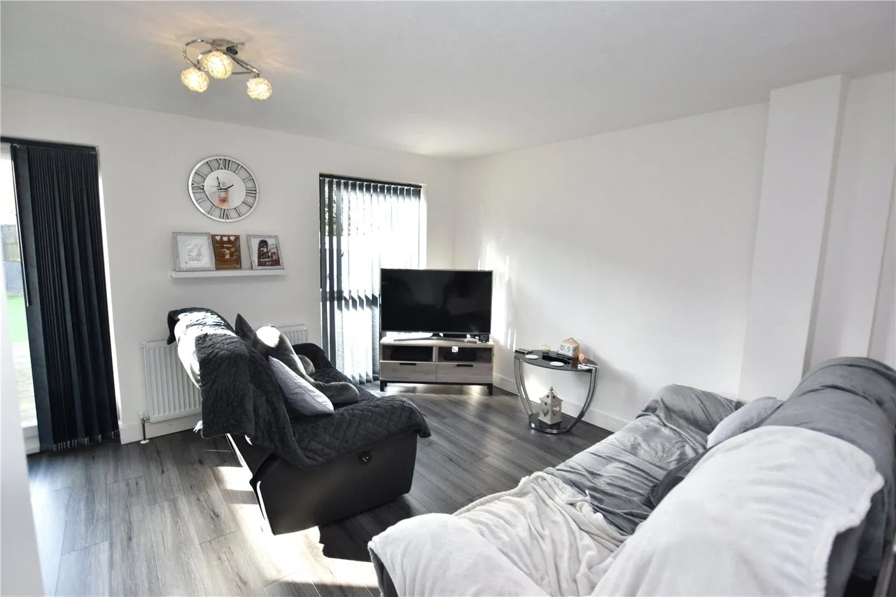 Woburn Avenue, Farnborough, Hampshire, GU14 7EQ, photo 6