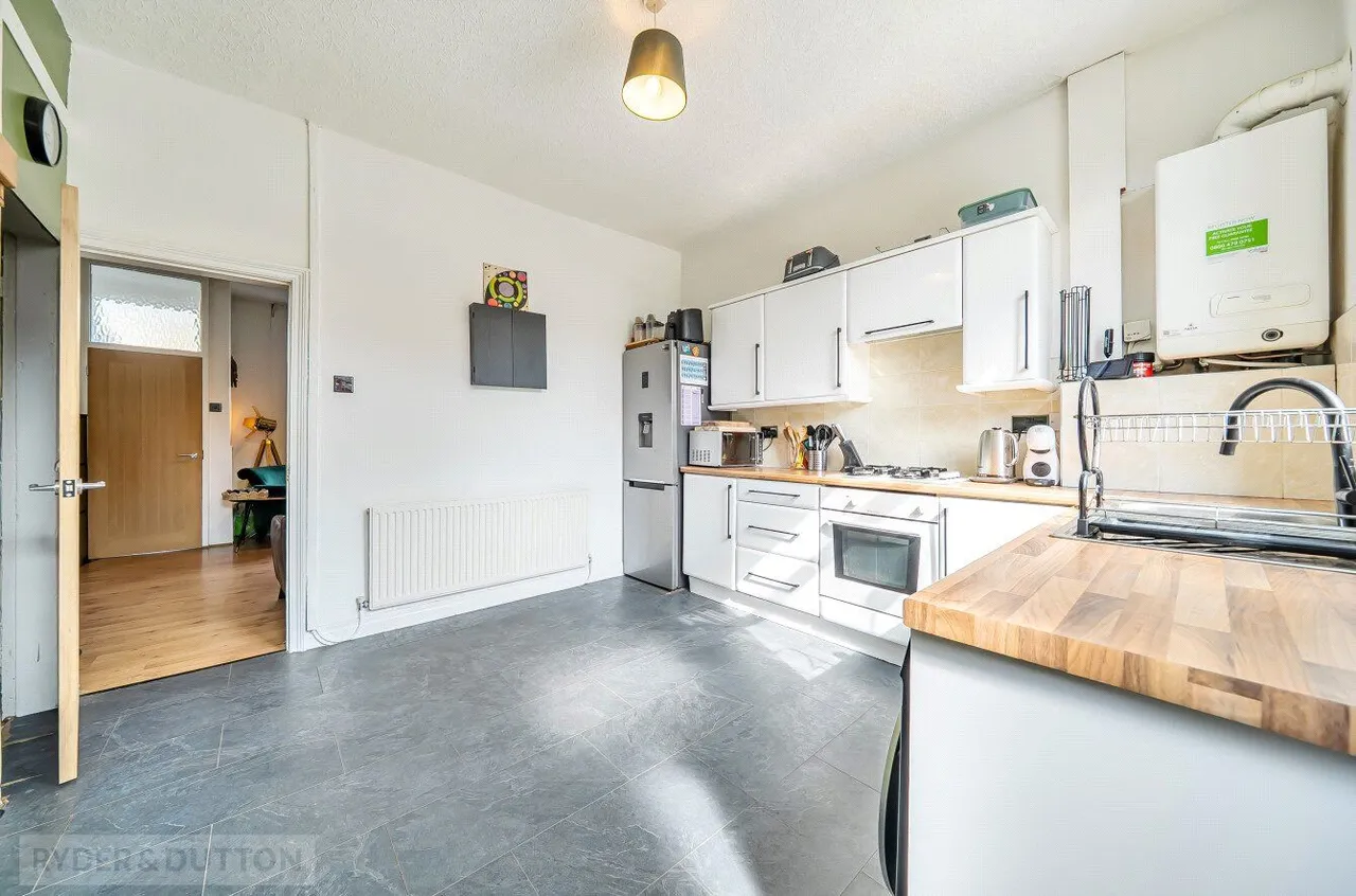 Rochdale Road, Shaw, OL2, photo 7