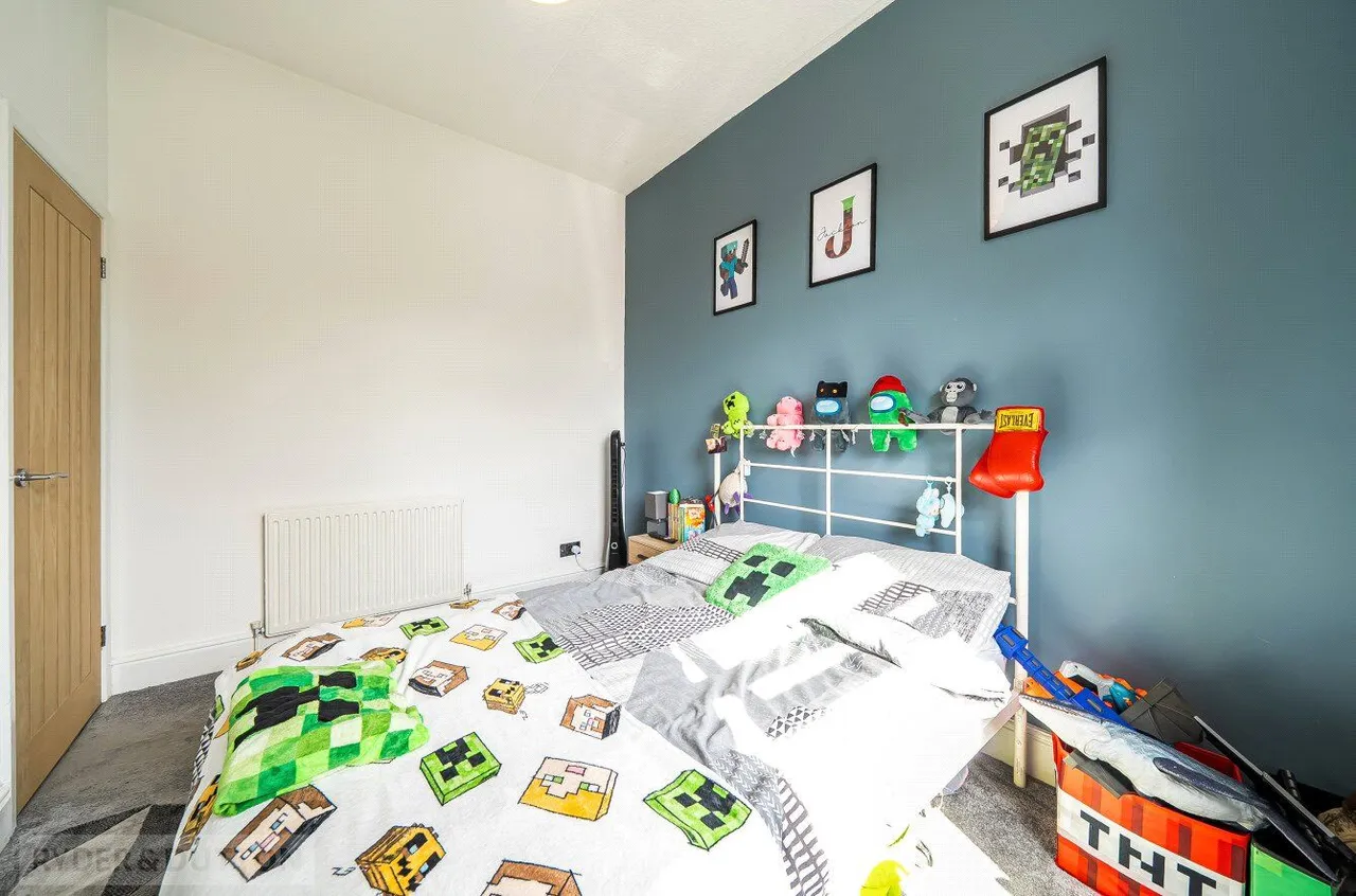 Rochdale Road, Shaw, OL2, photo 12