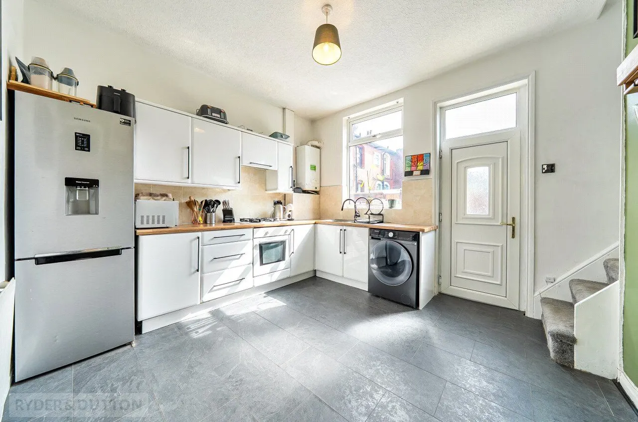 Rochdale Road, Shaw, OL2, photo 8