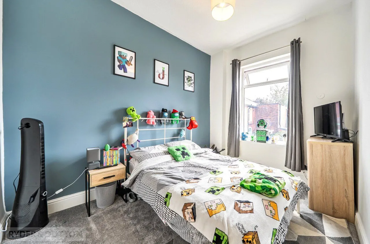 Rochdale Road, Shaw, OL2, photo 16