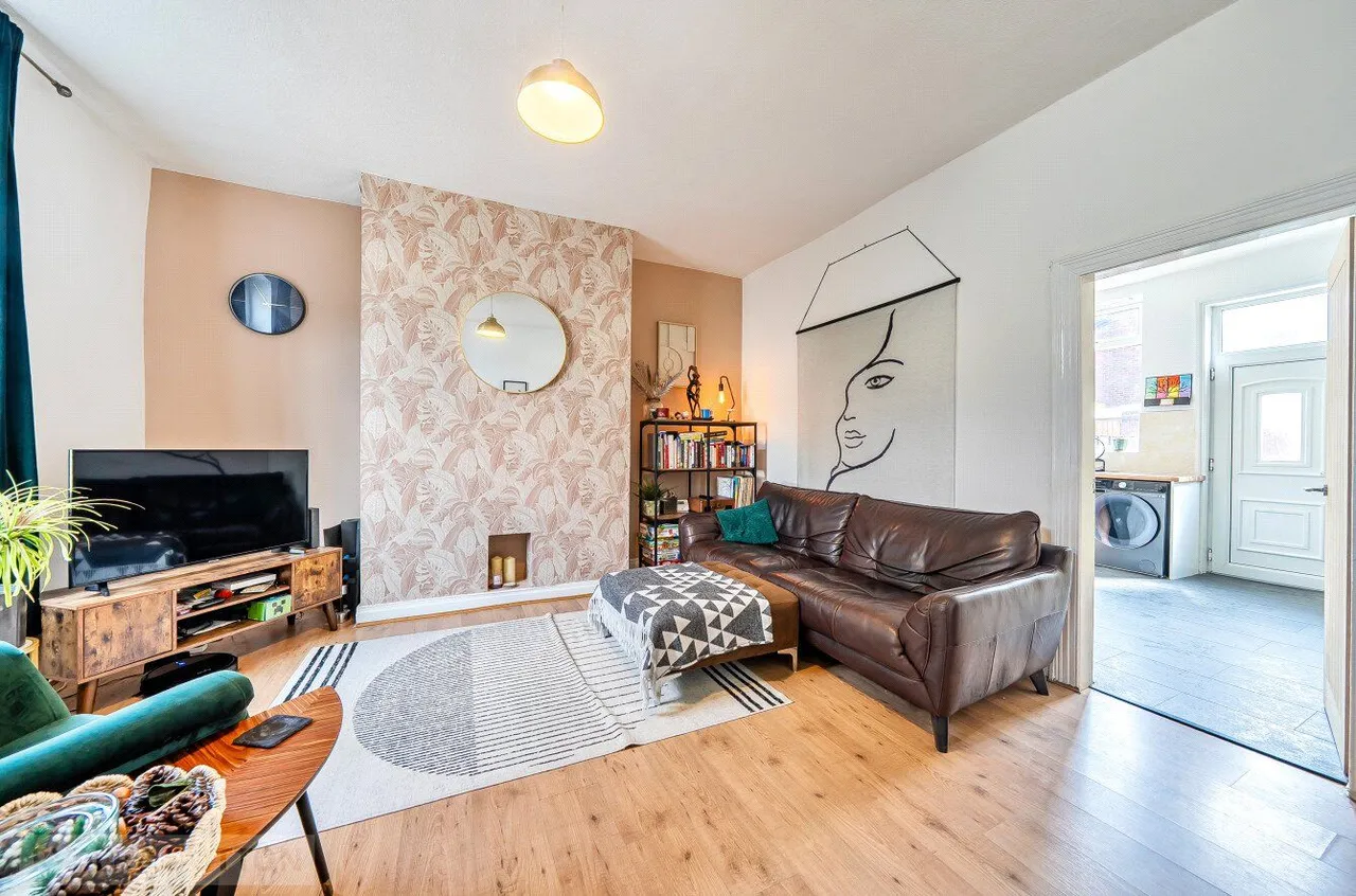 Rochdale Road, Shaw, OL2, photo 3