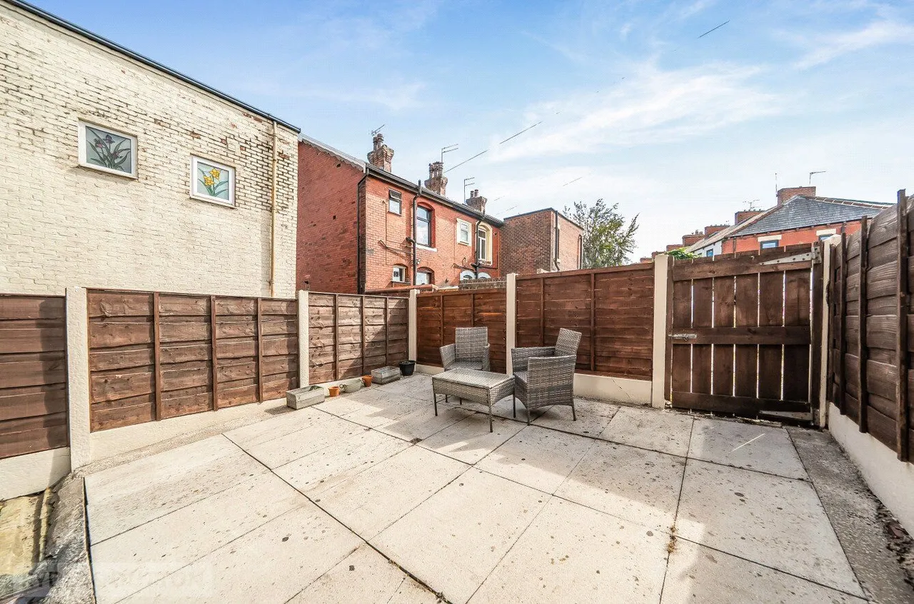 Rochdale Road, Shaw, OL2, photo 2