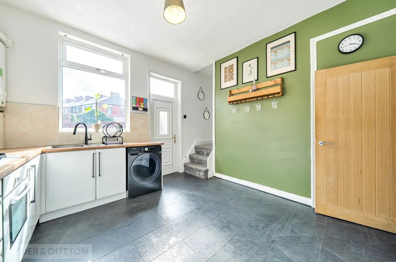 Rochdale Road, Shaw, OL2, photo 9