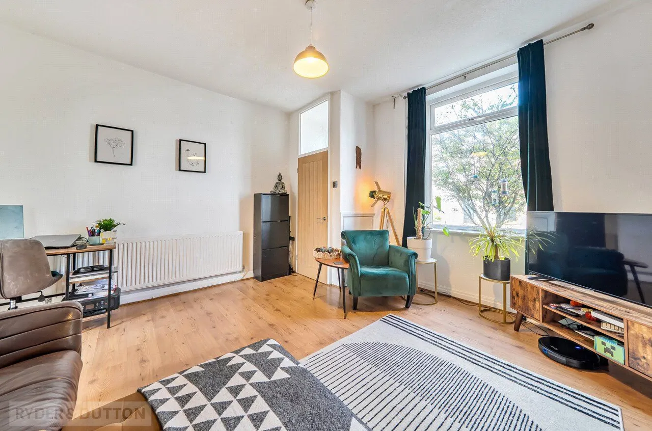 Rochdale Road, Shaw, OL2, photo 6