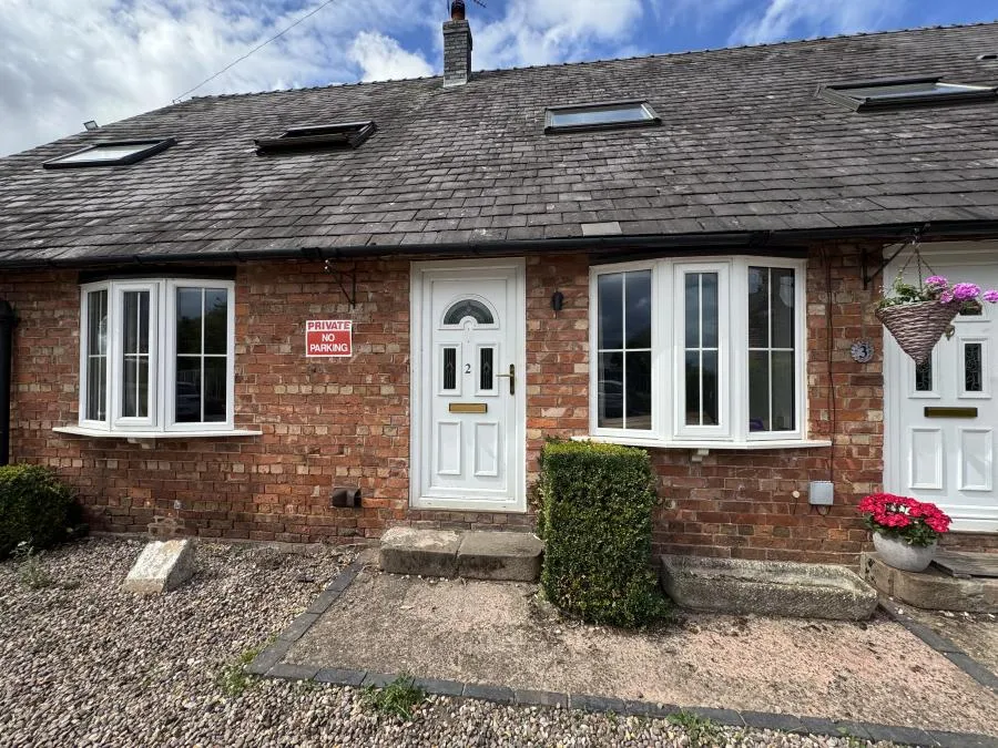 2 bed house to rent, Chester Road, Stoke, CW5