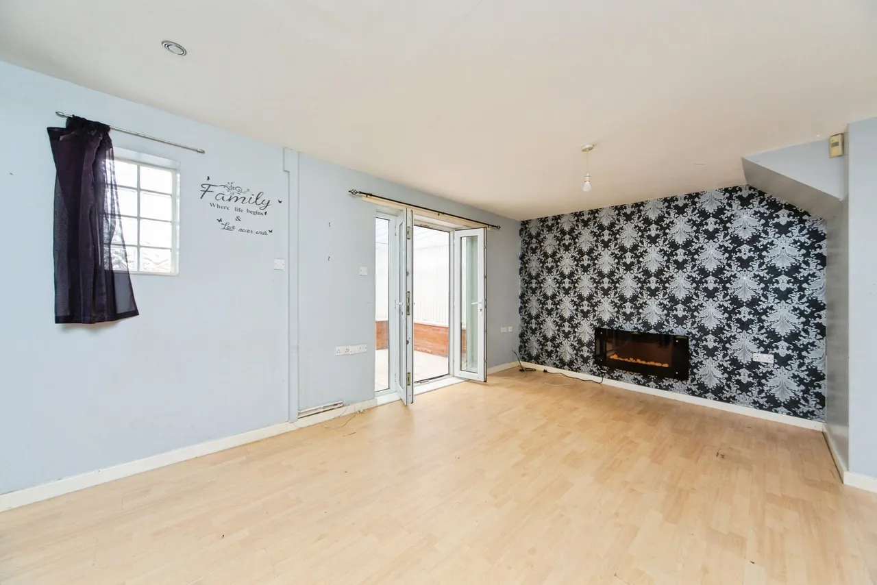 Brunswick Mews, Birkenhead, CH41, photo 3