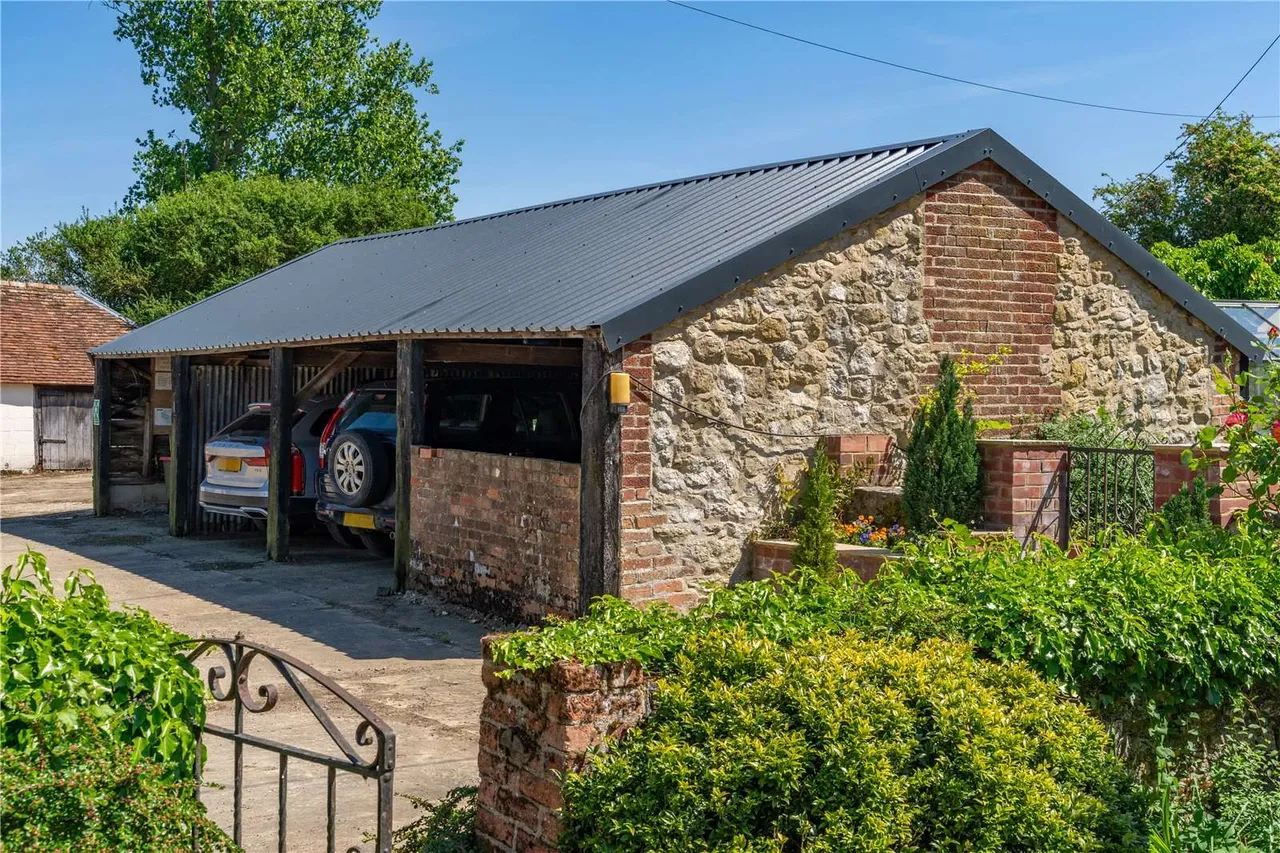 Westfield Road, Long Crendon, Aylesbury, Buckinghamshire, HP18 9EW, photo 12