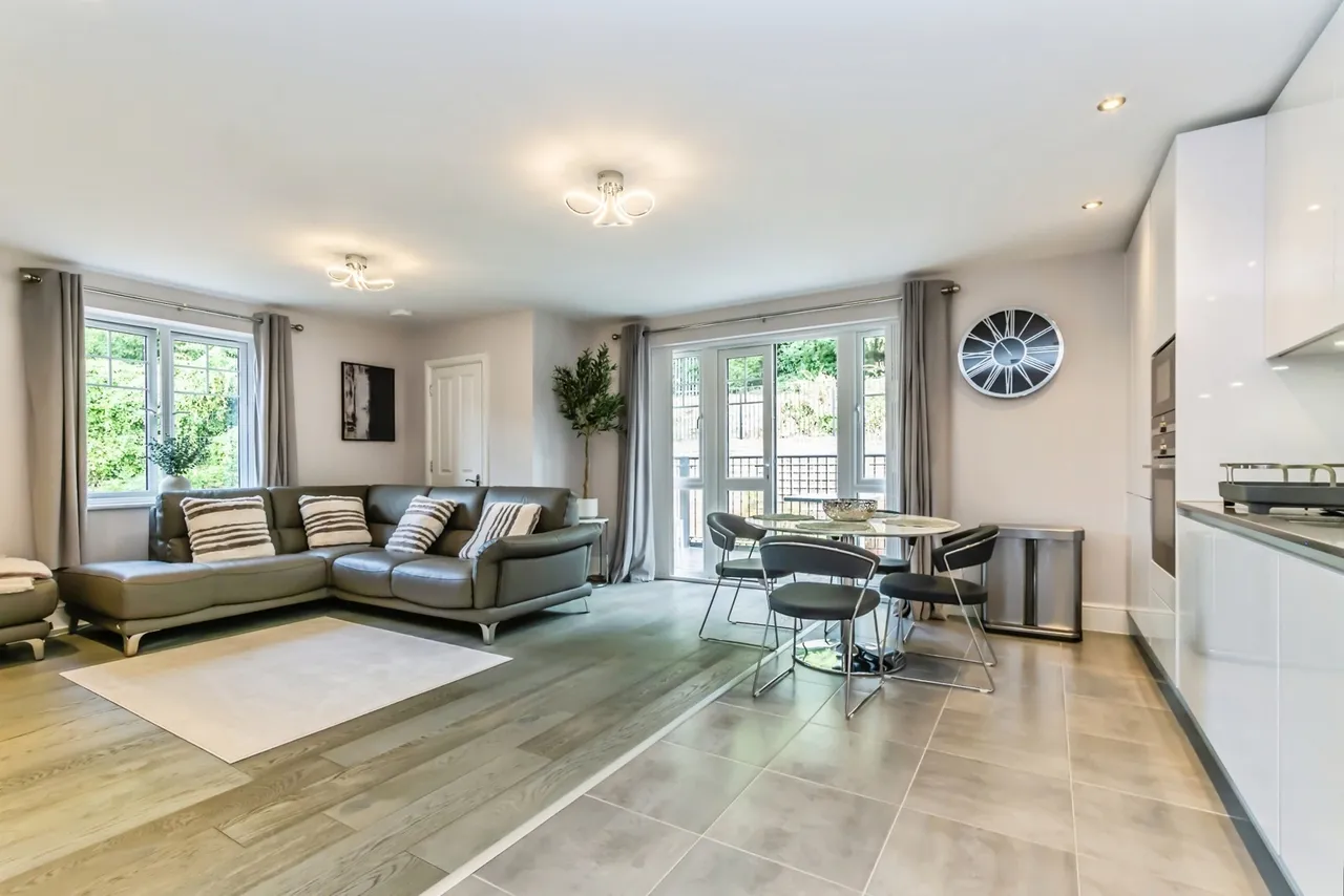 Foxley Lane, Purley, CR8, photo 3
