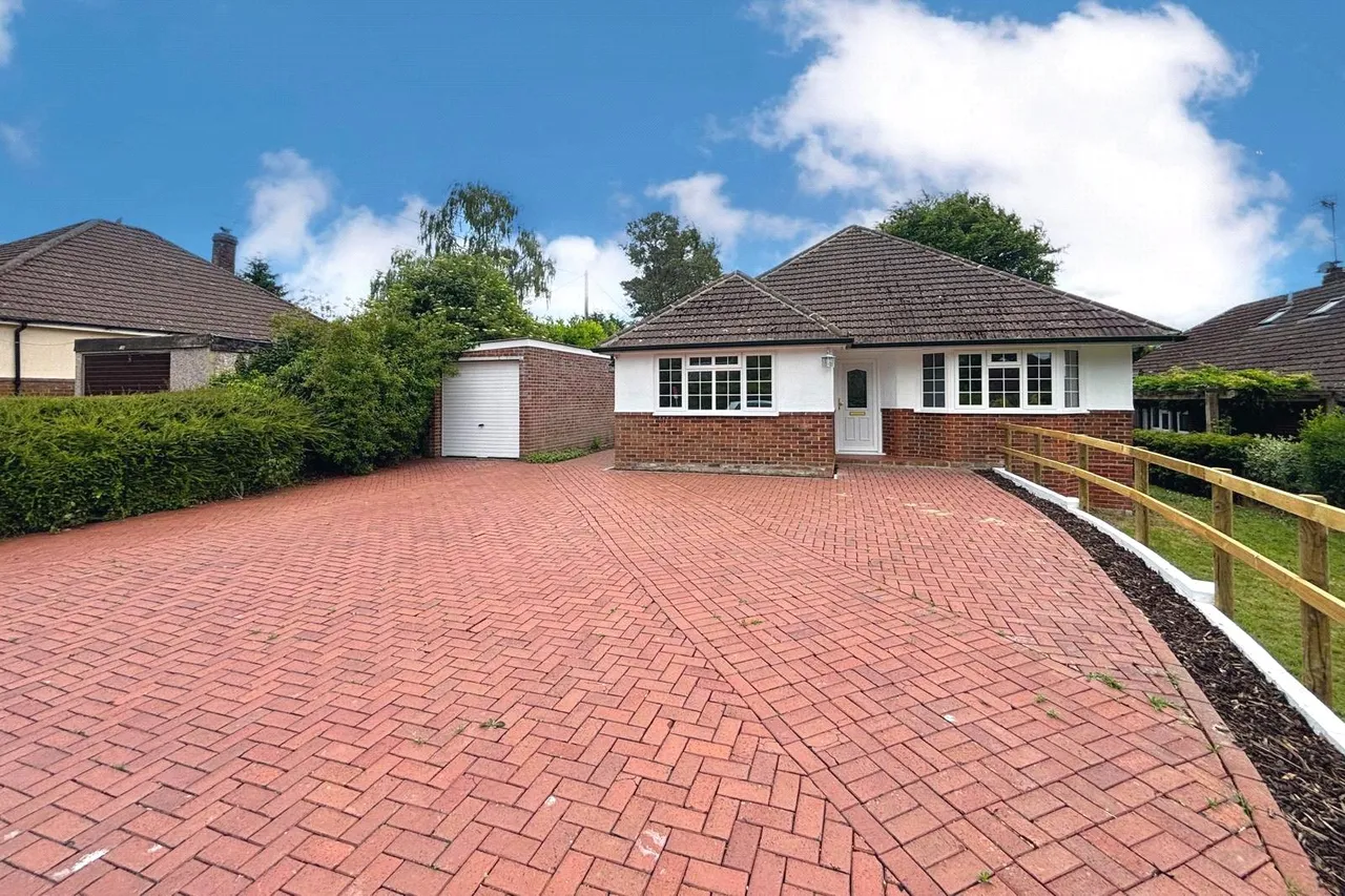 Blackberry Lane, Four Marks, GU34, photo 18