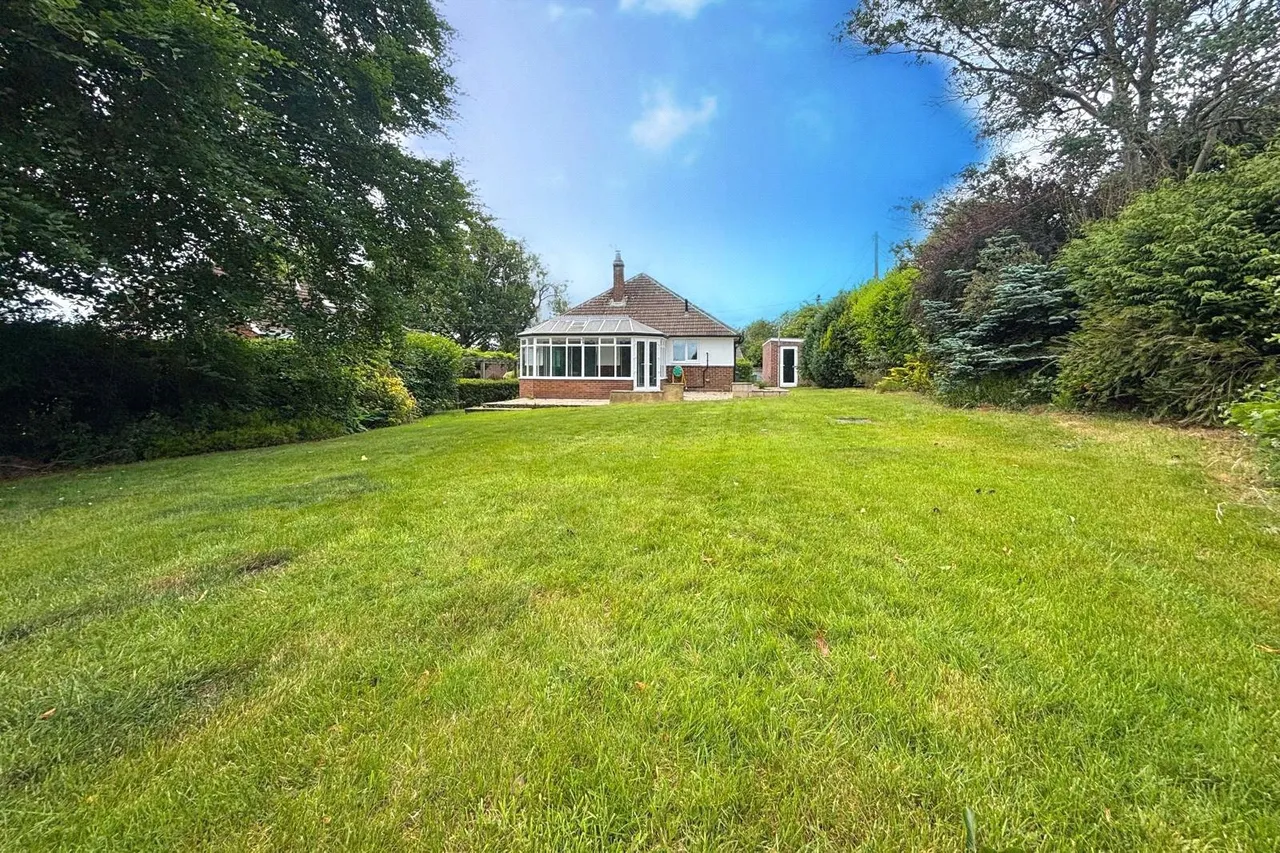 Blackberry Lane, Four Marks, GU34, photo 17