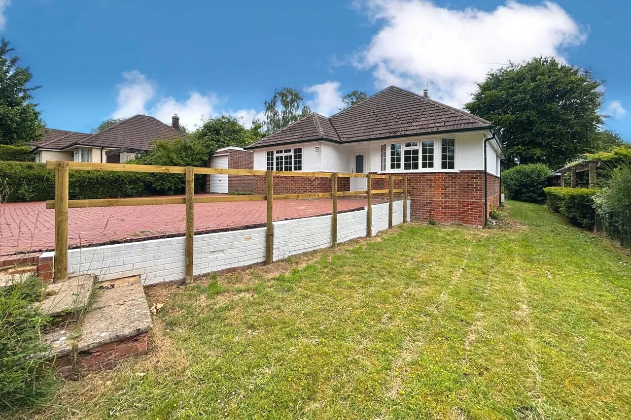 Blackberry Lane, Four Marks, GU34, photo 11