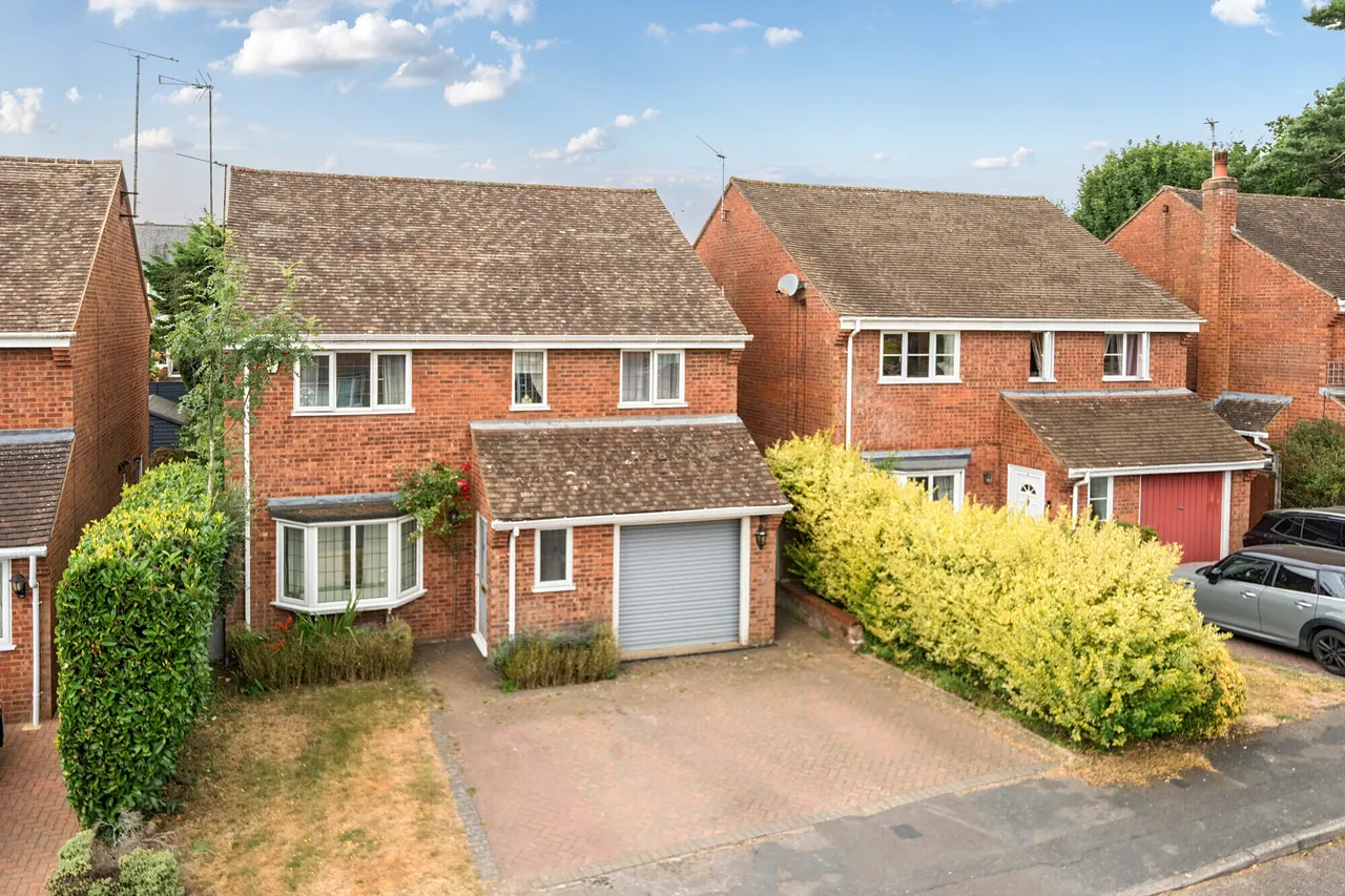 4 bed house for sale — The Dell, Penn, HP10