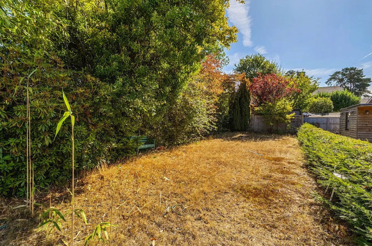 Chertsey Road, Windlesham, GU20, photo 2