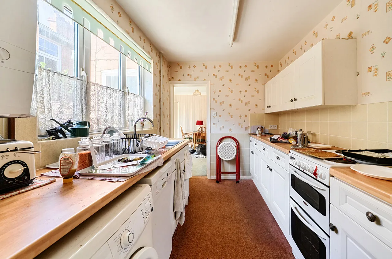 Chertsey Road, Windlesham, GU20, photo 8