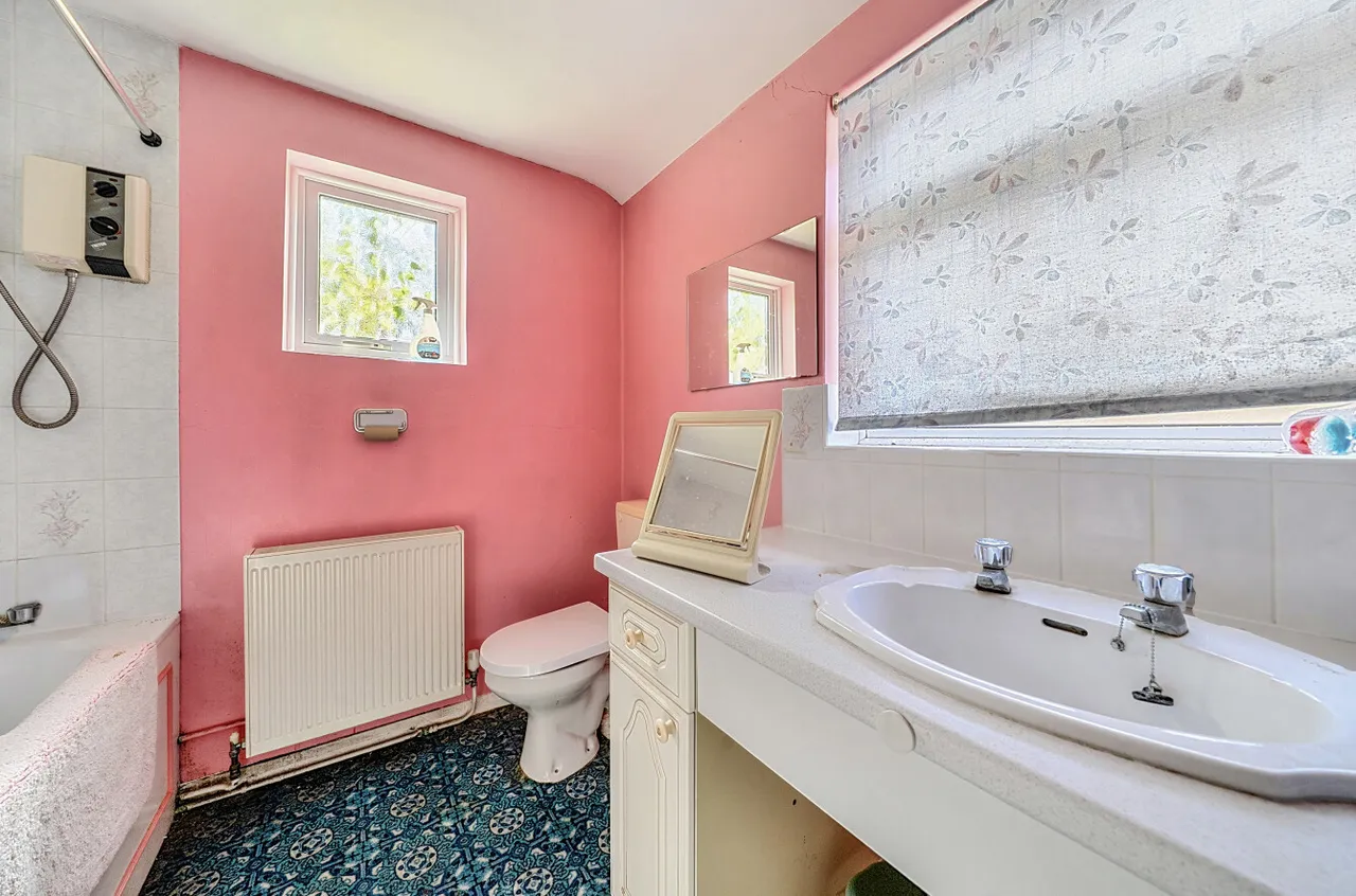 Chertsey Road, Windlesham, GU20, photo 13
