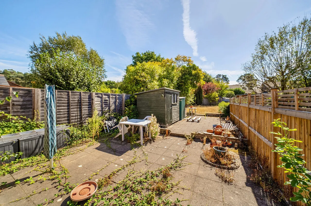 Chertsey Road, Windlesham, GU20, photo 3
