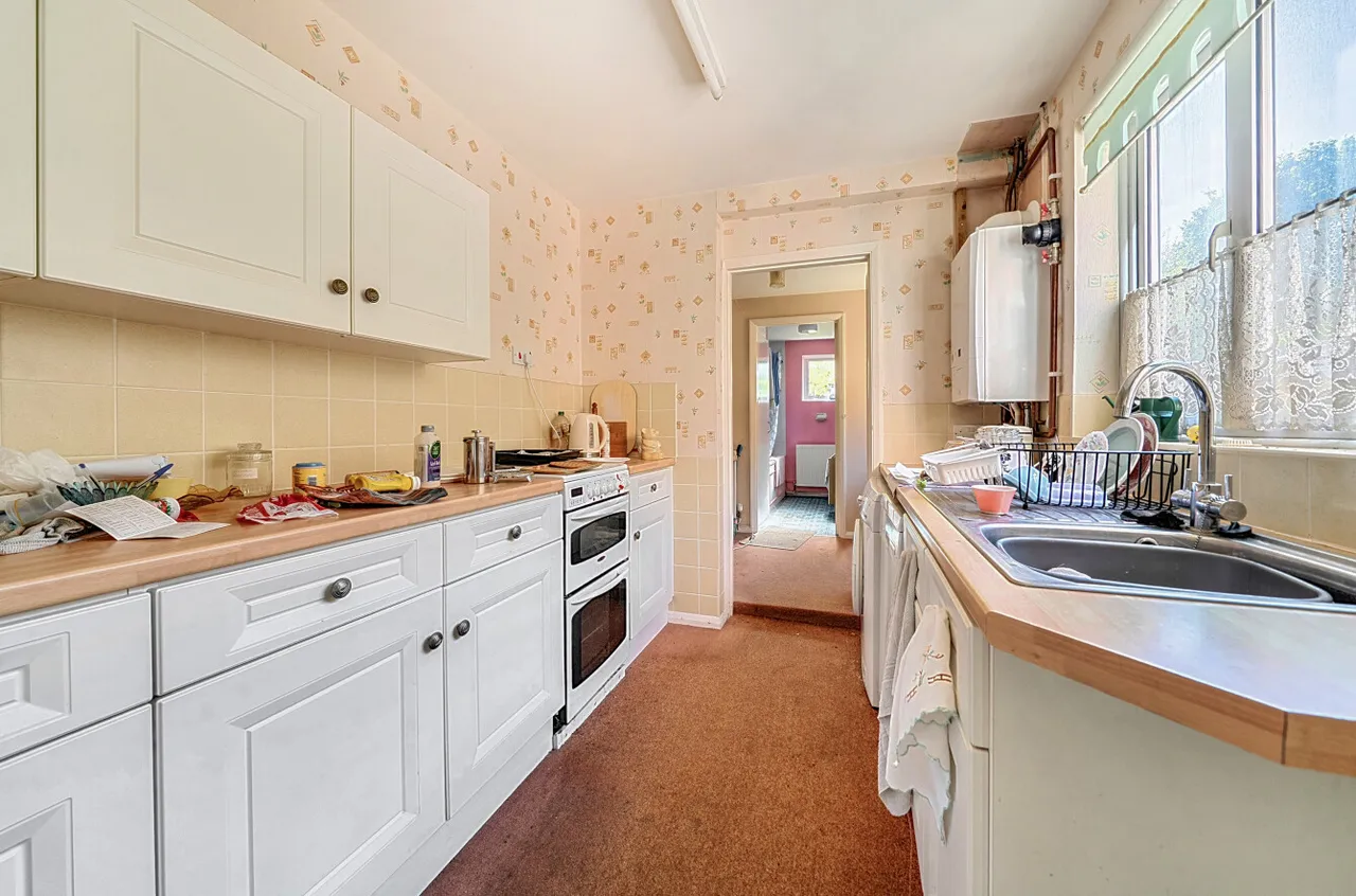 Chertsey Road, Windlesham, GU20, photo 7