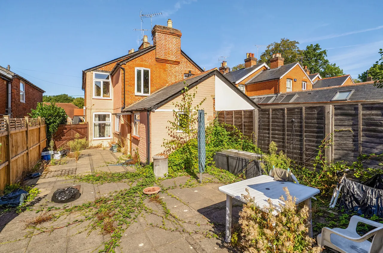Chertsey Road, Windlesham, GU20, photo 4