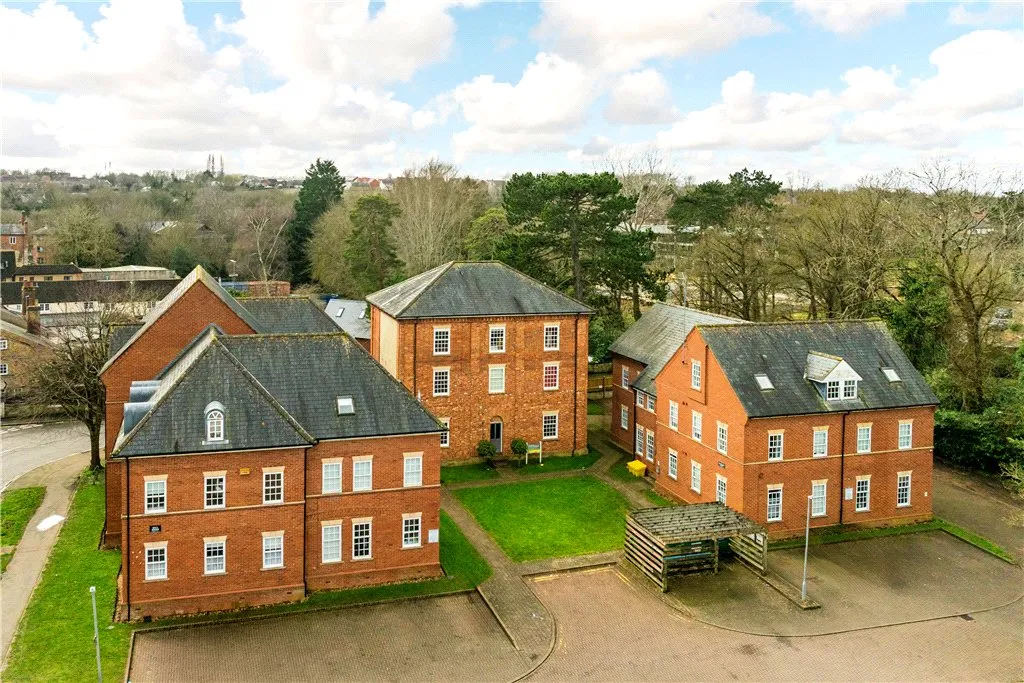 3 bed flat for sale — Nelson Street, Buckingham, Buckinghamshire, MK18 1GR