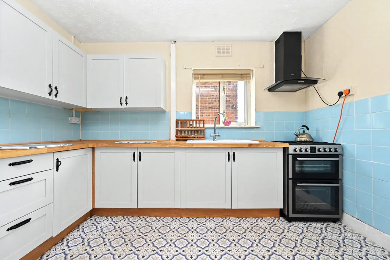 Thornhill Road, Bentilee, Stoke-on-Trent, photo 4