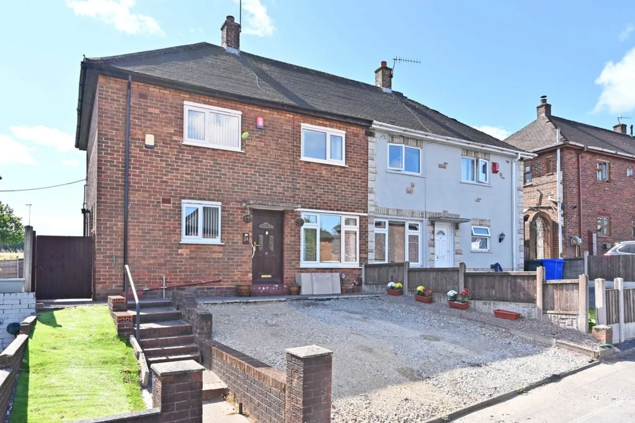3 bed house for sale — Thornhill Road, Bentilee, Stoke-on-Trent