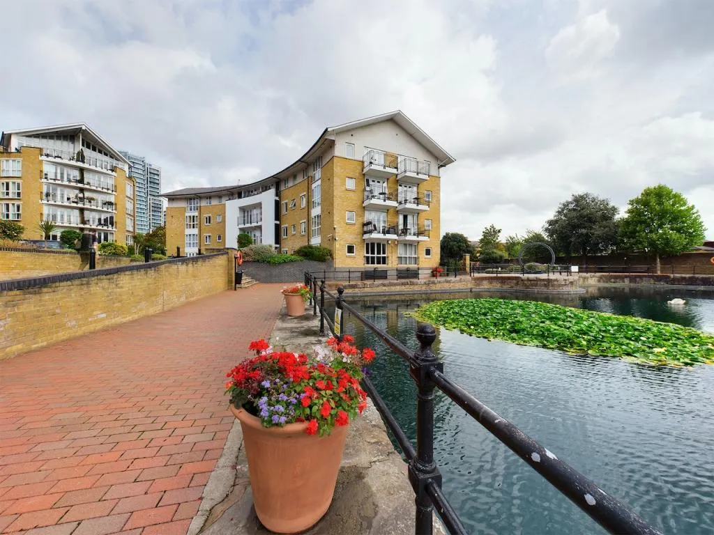 2 bed flat for sale, Thomas More Street, London, E1W