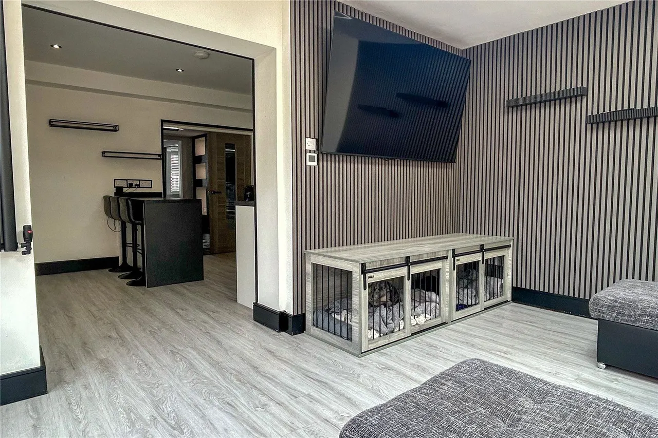 Kirby Avenue, Chadderton, OL9, photo 10