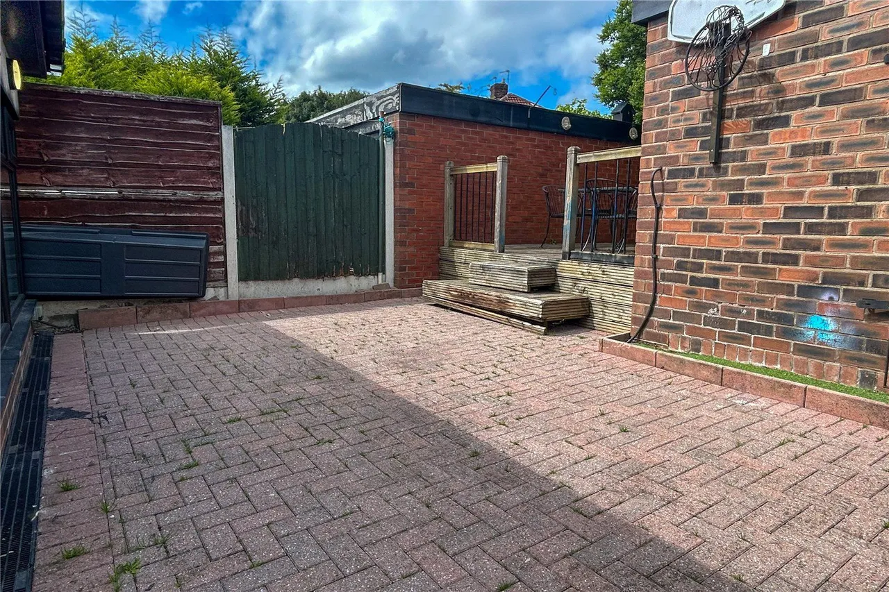 Kirby Avenue, Chadderton, OL9, photo 19
